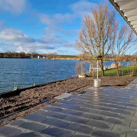 A 17 Mit Eigenem Exklusivem Zugang Zum Binnensee By Interhome *