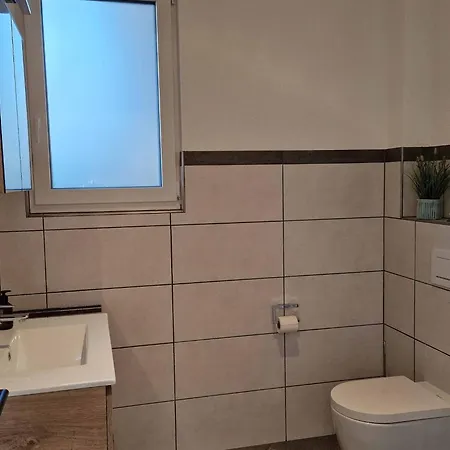 A 17 Mit Eigenem Exklusivem Zugang Zum Binnensee By Interhome *