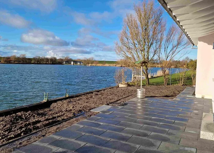 A 17 Mit Eigenem Exklusivem Zugang Zum Binnensee By Interhome *