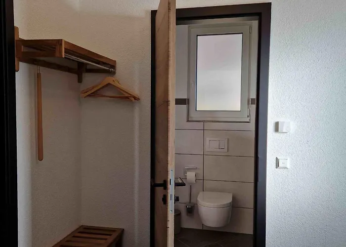 A 17 Mit Eigenem Exklusivem Zugang Zum Binnensee By Interhome * Grosswurden